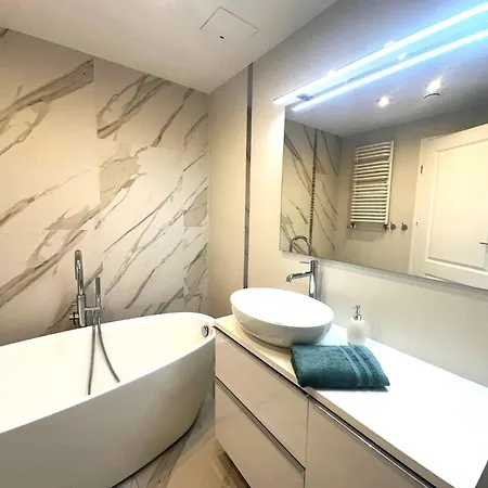 Apartment Centrum Krawiecka 4 *
